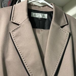 TAHARI taupe and black trimmed pant suit